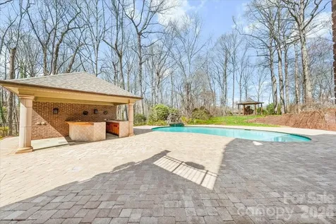1043 Rolling Green Drive Newton NC 28658