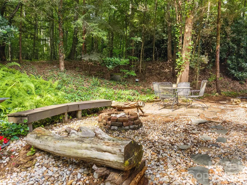 6 Ravenwood Lane Horse Shoe NC 28742