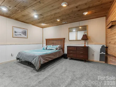 6 Ravenwood Lane Horse Shoe NC 28742