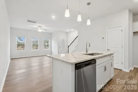 4628 Lakeview Road Charlotte NC 28216