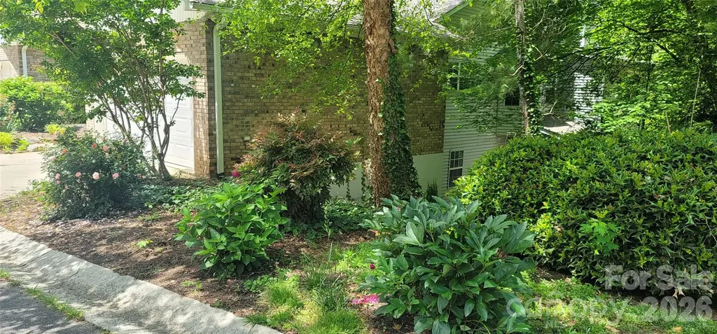 100 Thistle Knoll Court Asheville NC 28803