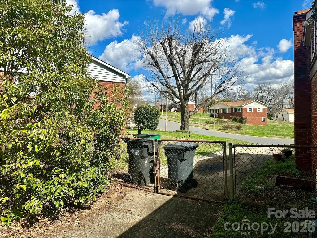 1435 Dean Street Charlotte NC 28216