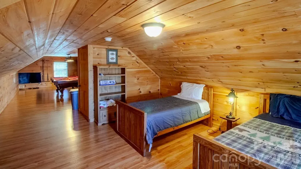 187 Gardeners Cove Whittier NC 28789