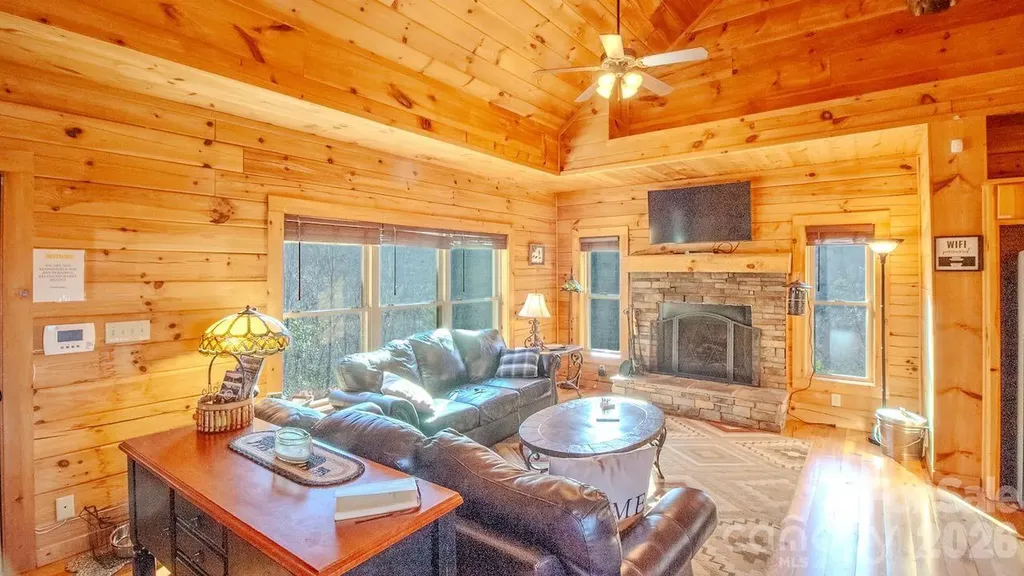 187 Gardeners Cove Whittier NC 28789