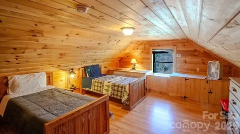 187 Gardeners Cove Whittier NC 28789