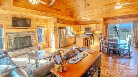 187 Gardeners Cove Whittier NC 28789