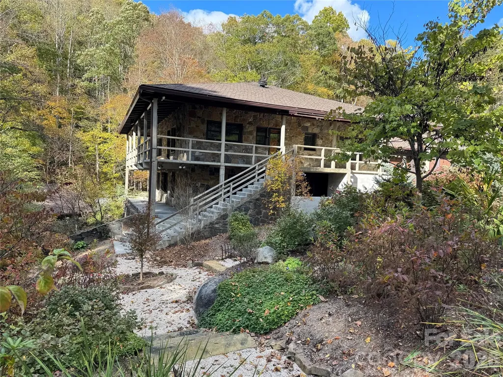 191 N Fork Road Burnsville NC 28714