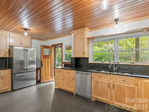 191 N Fork Road Burnsville NC 28714