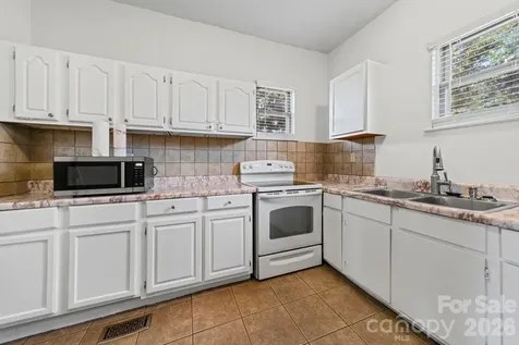 1866 Hilltop Circle Gastonia NC 28054