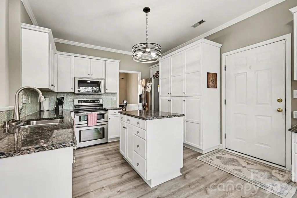 2518 Pimpernel Road Charlotte NC 28213