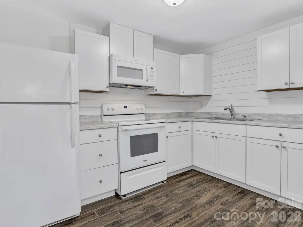 114 Elden Street Hendersonville NC 28791