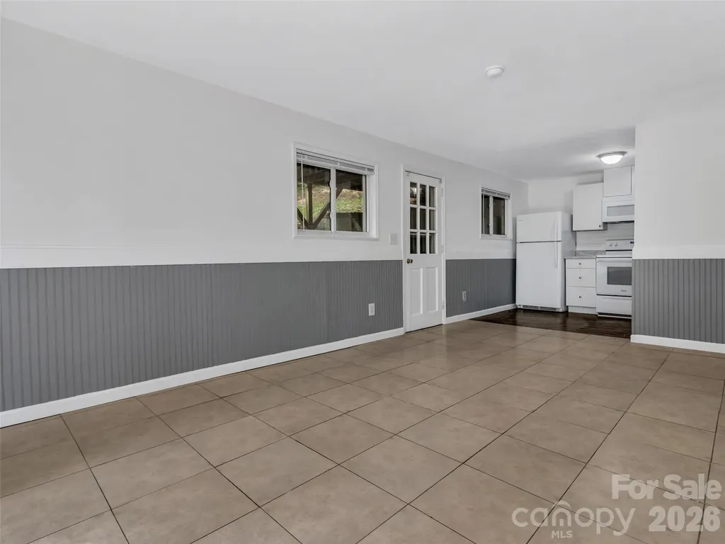 114 Elden Street Hendersonville NC 28791