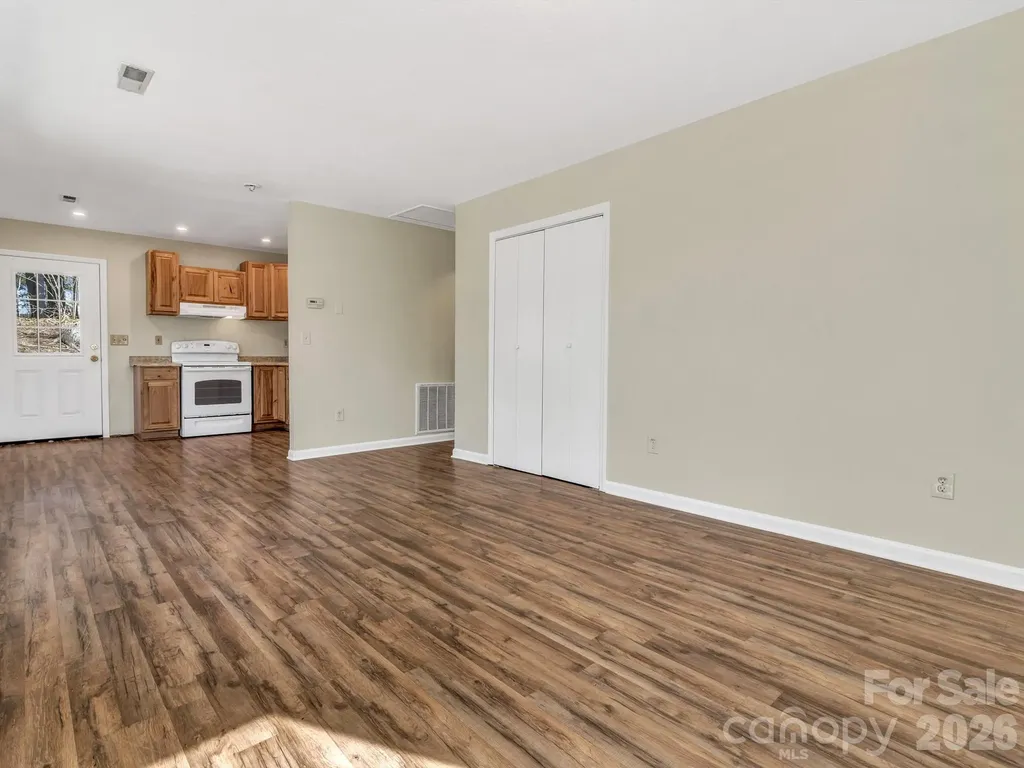 114 Elden Street Hendersonville NC 28791