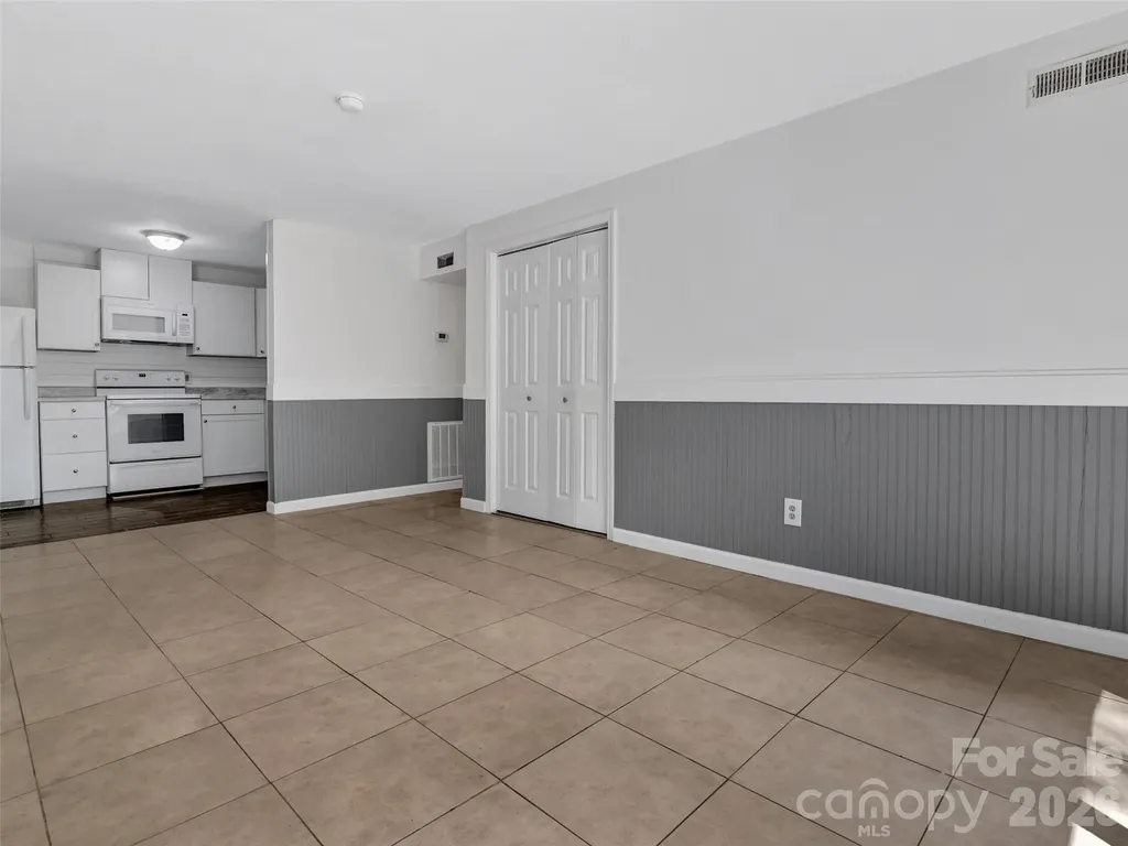 114 Elden Street Hendersonville NC 28791
