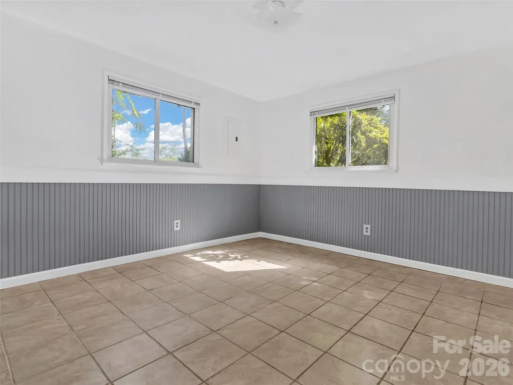 114 Elden Street Hendersonville NC 28791