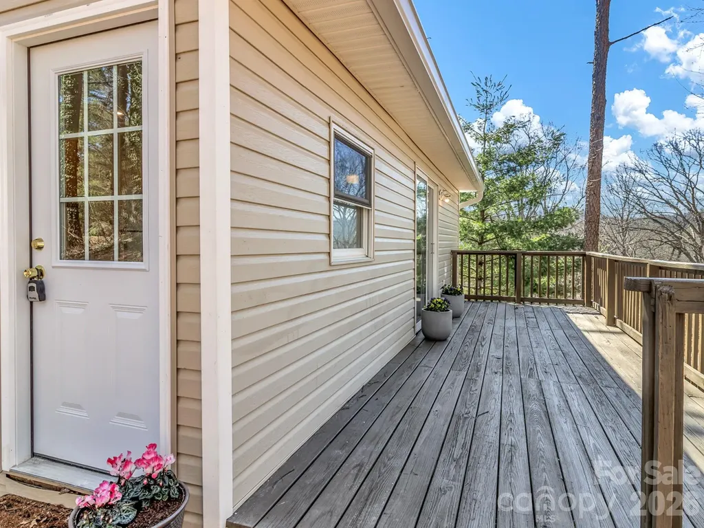 114 Elden Street Hendersonville NC 28791