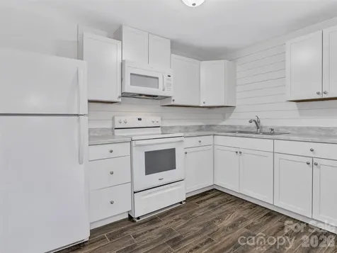 114 Elden Street Hendersonville NC 28791