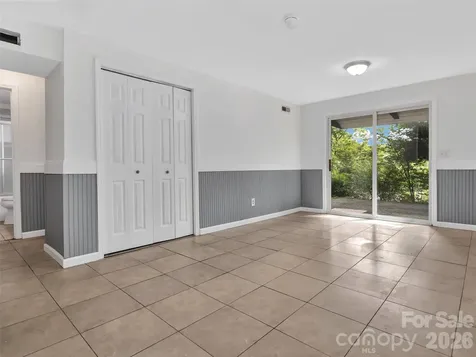 114 Elden Street Hendersonville NC 28791
