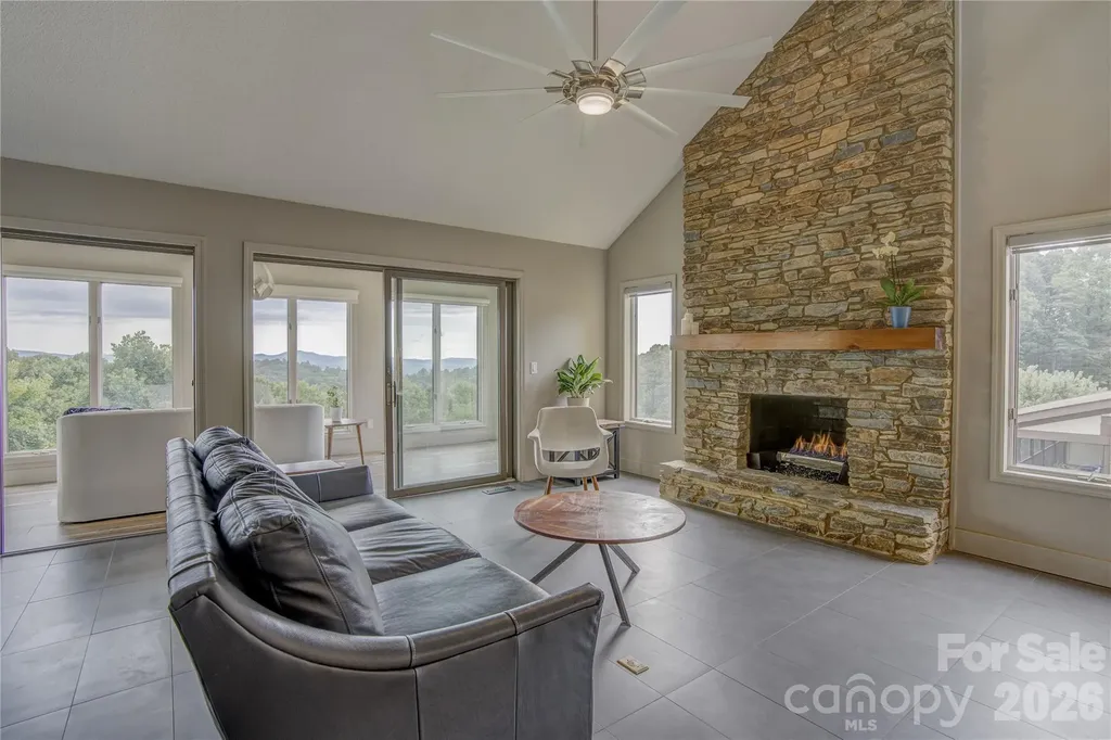 204 Fleetwood Plaza Hendersonville NC 28739