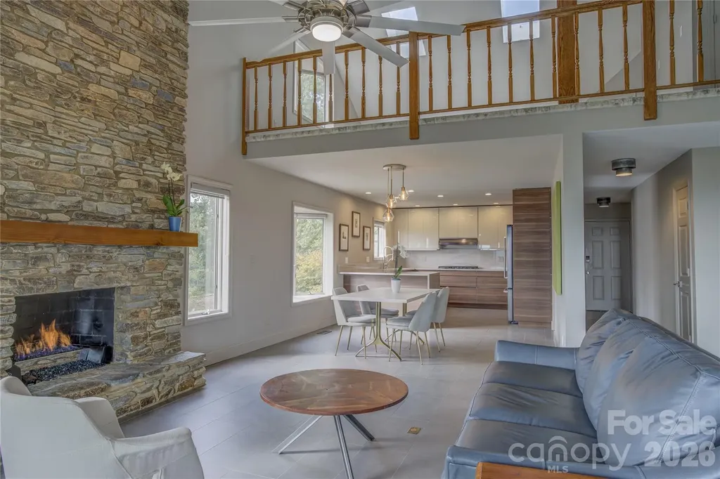 204 Fleetwood Plaza Hendersonville NC 28739
