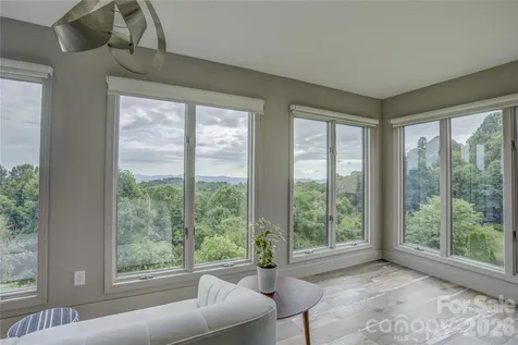 204 Fleetwood Plaza Hendersonville NC 28739