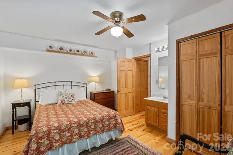 150 Avondale Ridge Road Asheville NC 28803