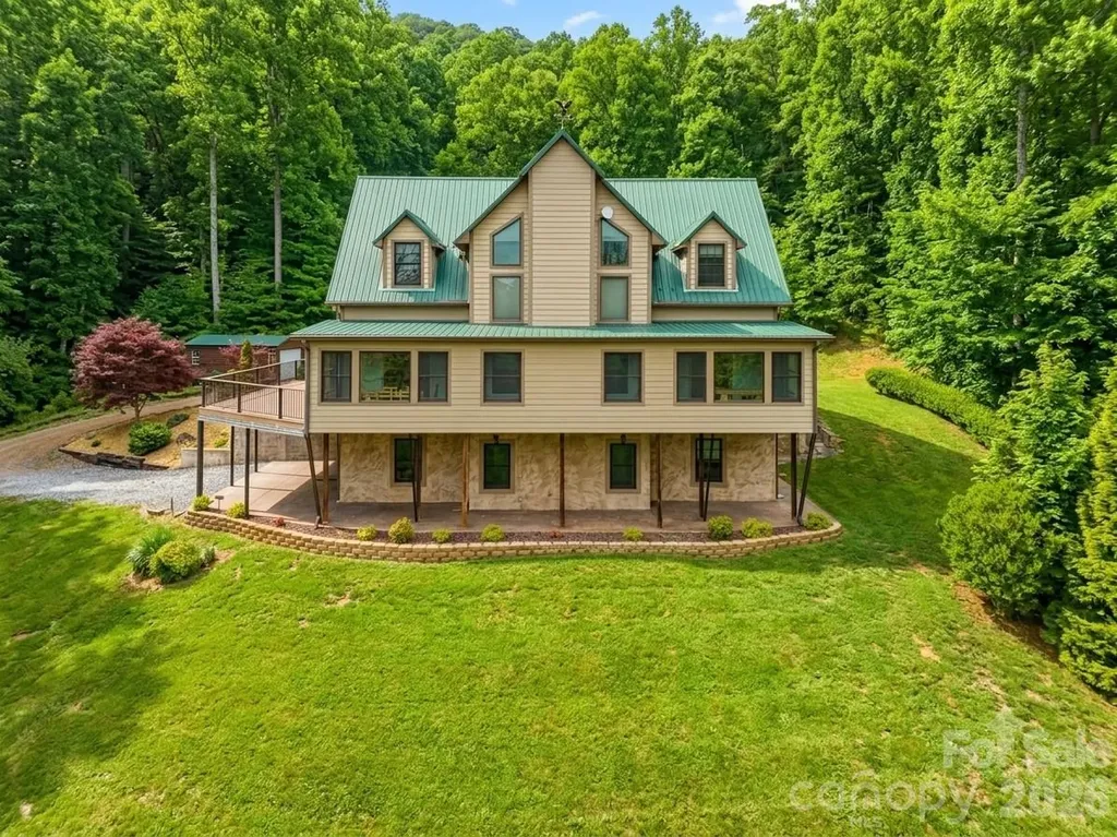 115 Fugitive Run Sylva NC 28779
