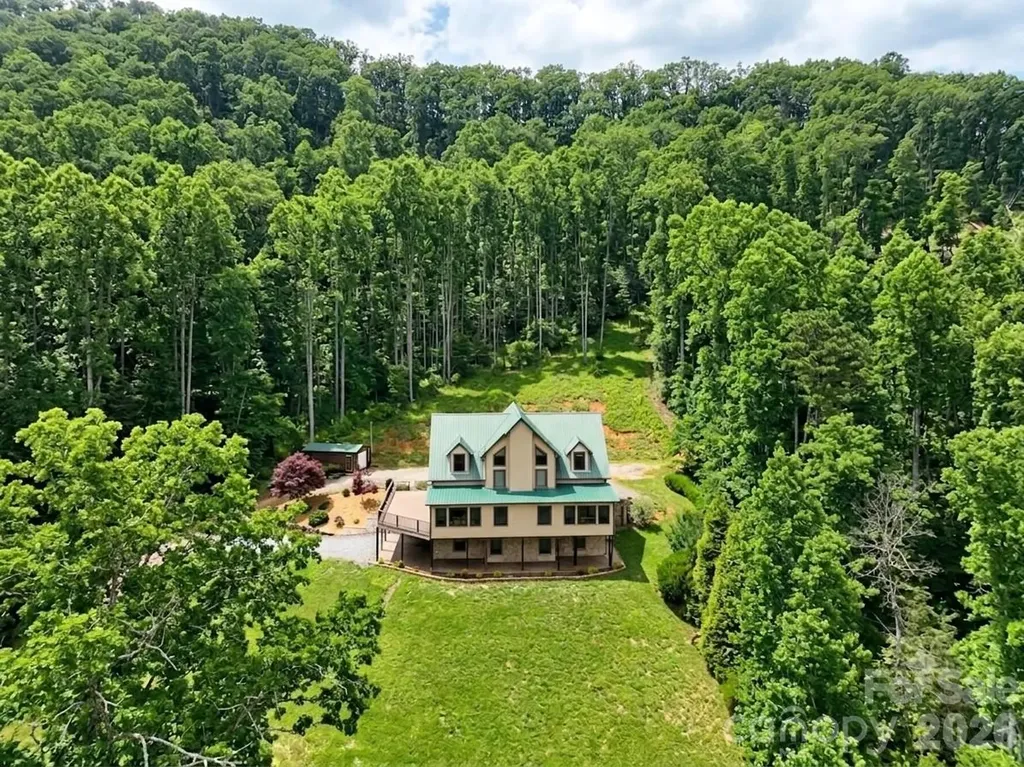 115 Fugitive Run Sylva NC 28779