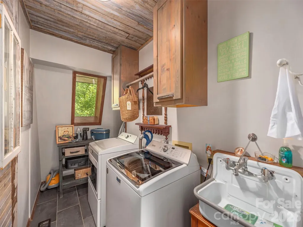461 Ferguson Cove Loop Clyde NC 28721