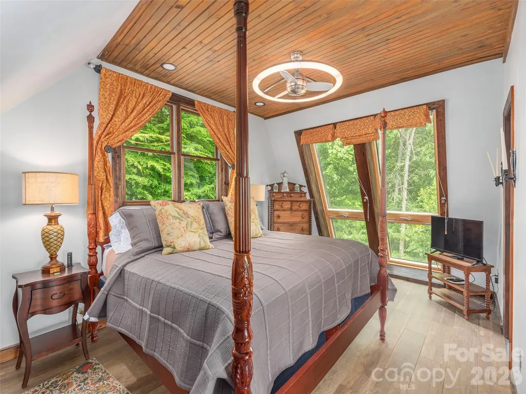 461 Ferguson Cove Loop Clyde NC 28721