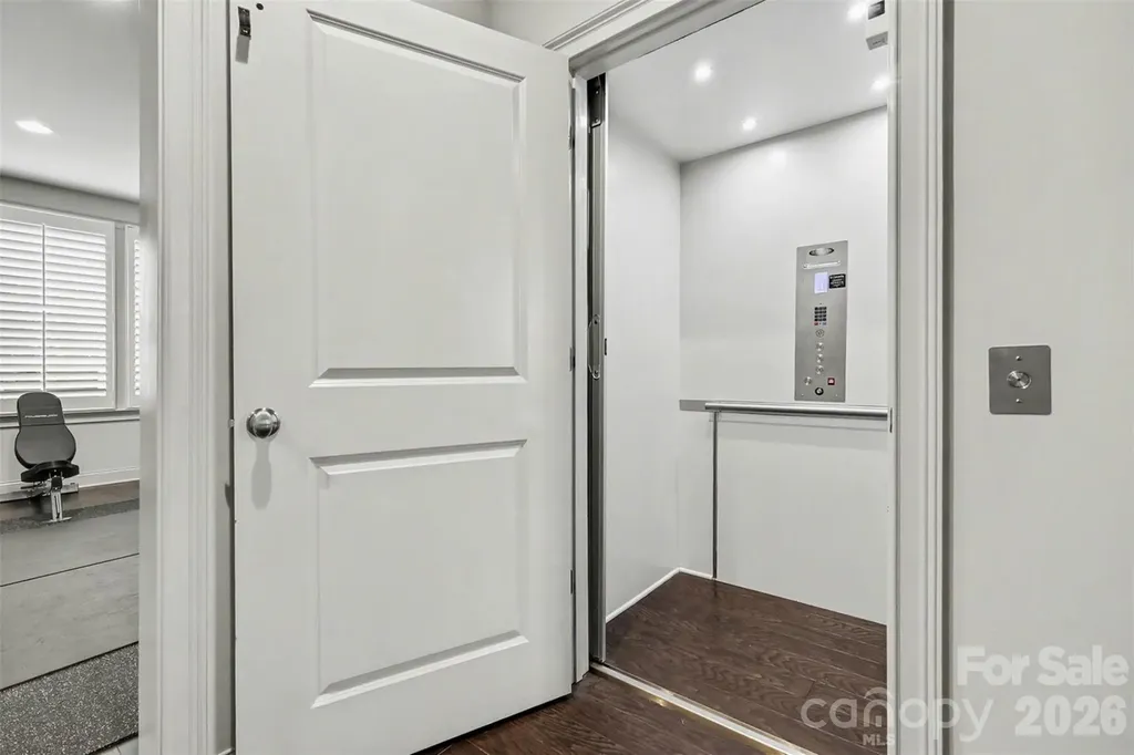 3030 Fairview Villa Court Charlotte NC 28209