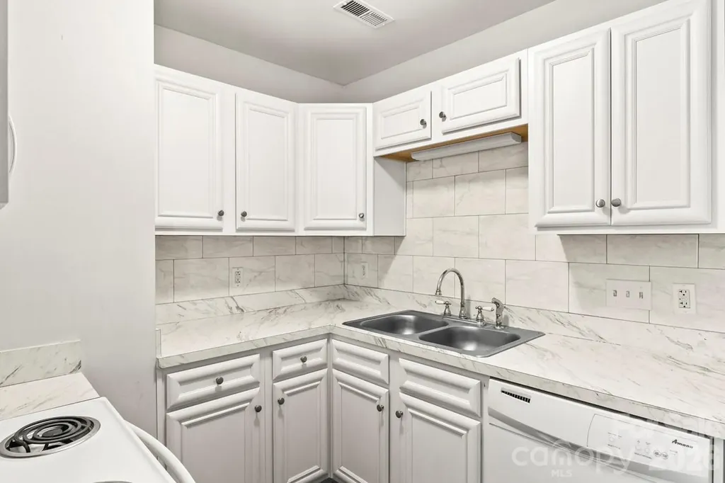 6041 Crape Myrtle Lane Charlotte NC 28216
