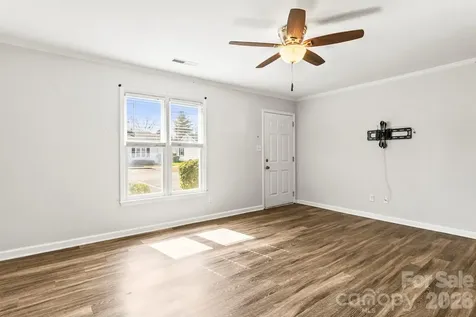 6041 Crape Myrtle Lane Charlotte NC 28216