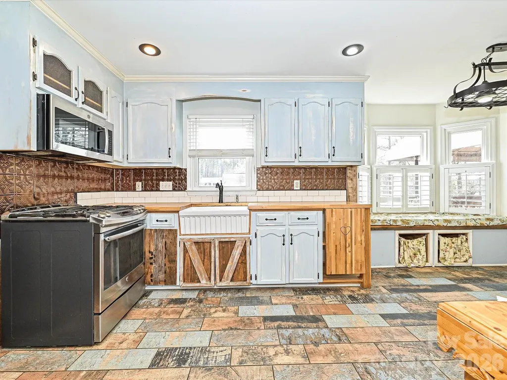 104 Deertrack Drive Mount Holly NC 28120