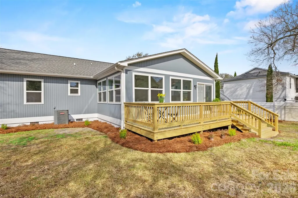 322 NE 57th Street NE Oak Island NC 28465