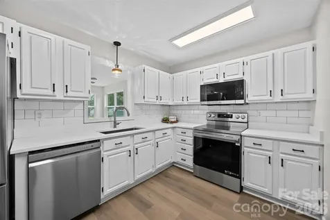 322 NE 57th Street NE Oak Island NC 28465