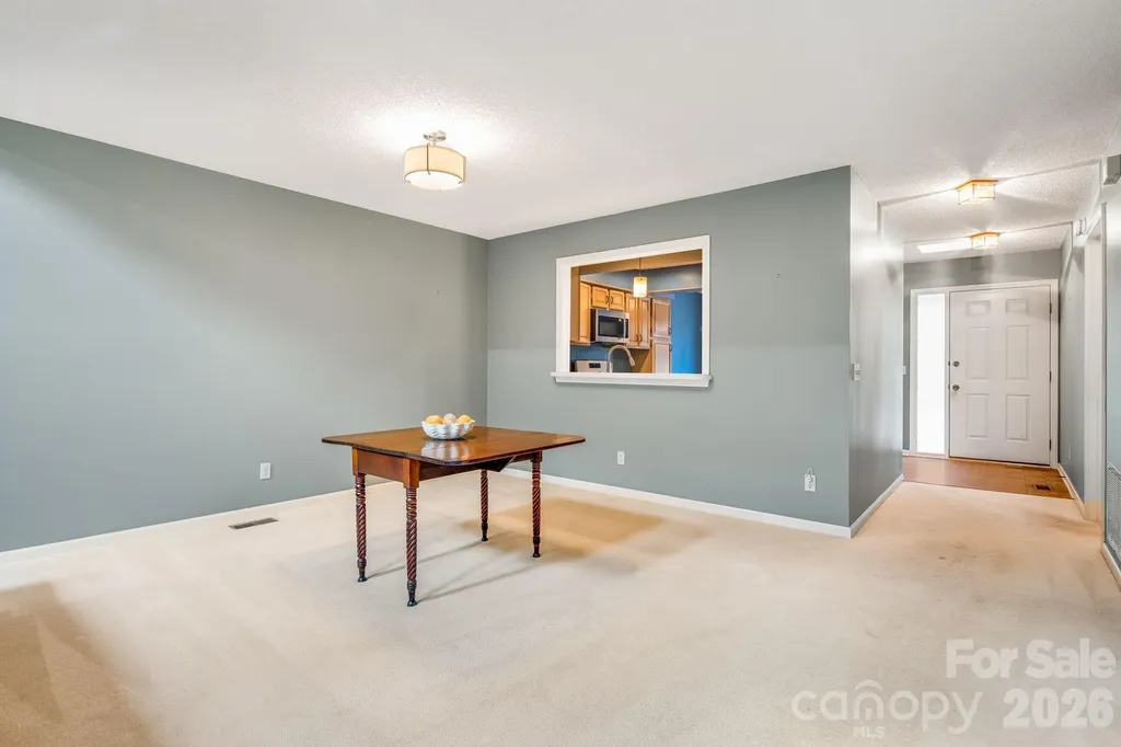 1104 Red Oak Drive Hendersonville NC 28791