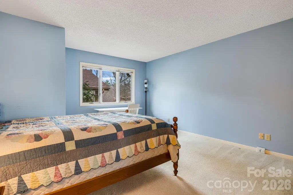 1104 Red Oak Drive Hendersonville NC 28791