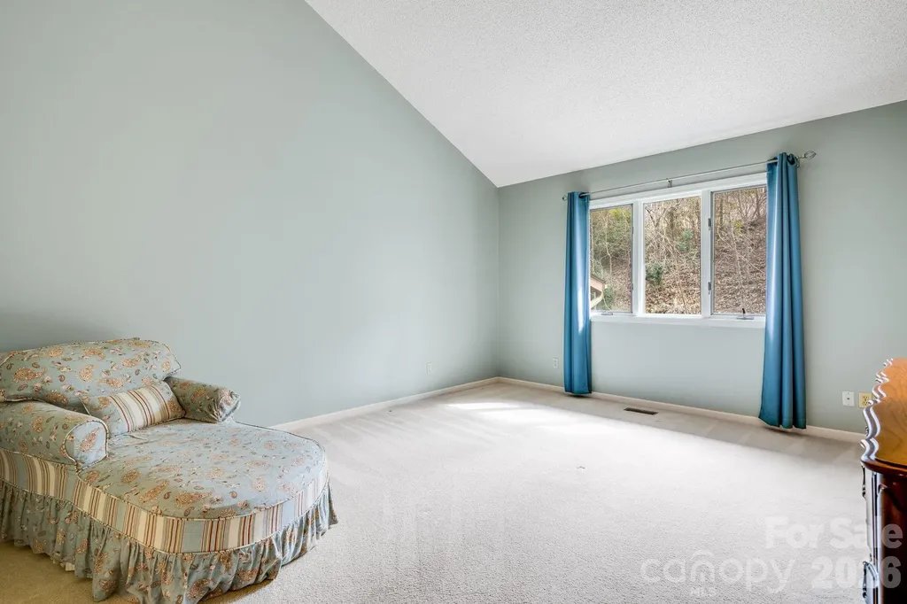 1104 Red Oak Drive Hendersonville NC 28791