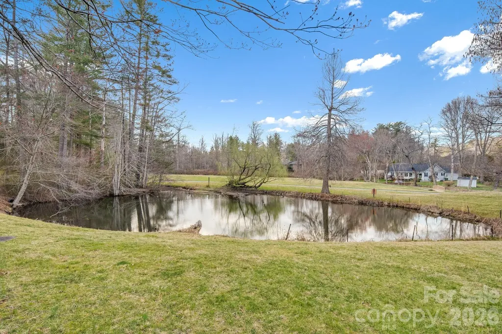 1104 Red Oak Drive Hendersonville NC 28791