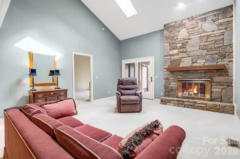 1104 Red Oak Drive Hendersonville NC 28791