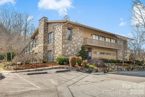 1104 Red Oak Drive Hendersonville NC 28791