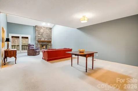 1104 Red Oak Drive Hendersonville NC 28791