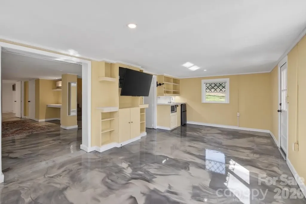 95 Whitney Avenue Tryon NC 28782