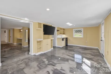 95 Whitney Avenue Tryon NC 28782