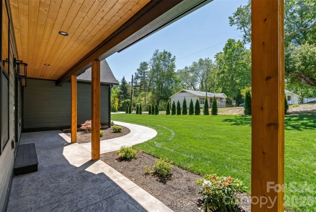 19 E Starnes Cove Road Asheville NC 28806