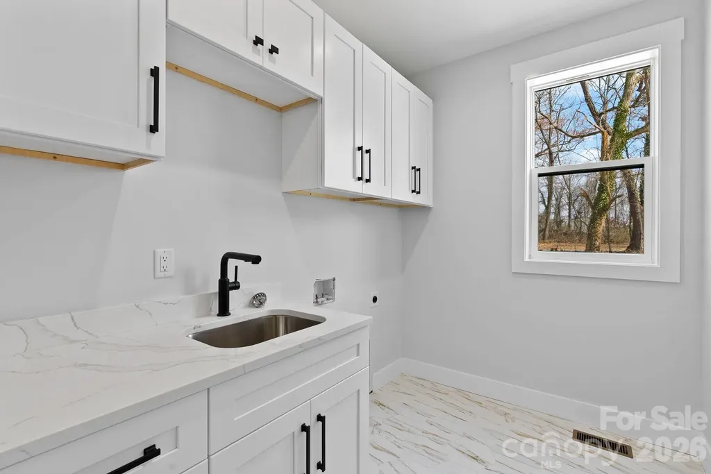 19 E Starnes Cove Road Asheville NC 28806