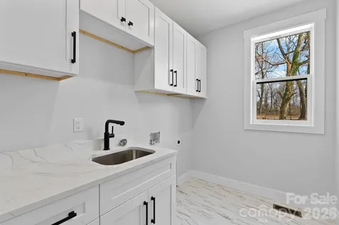 19 E Starnes Cove Road Asheville NC 28806