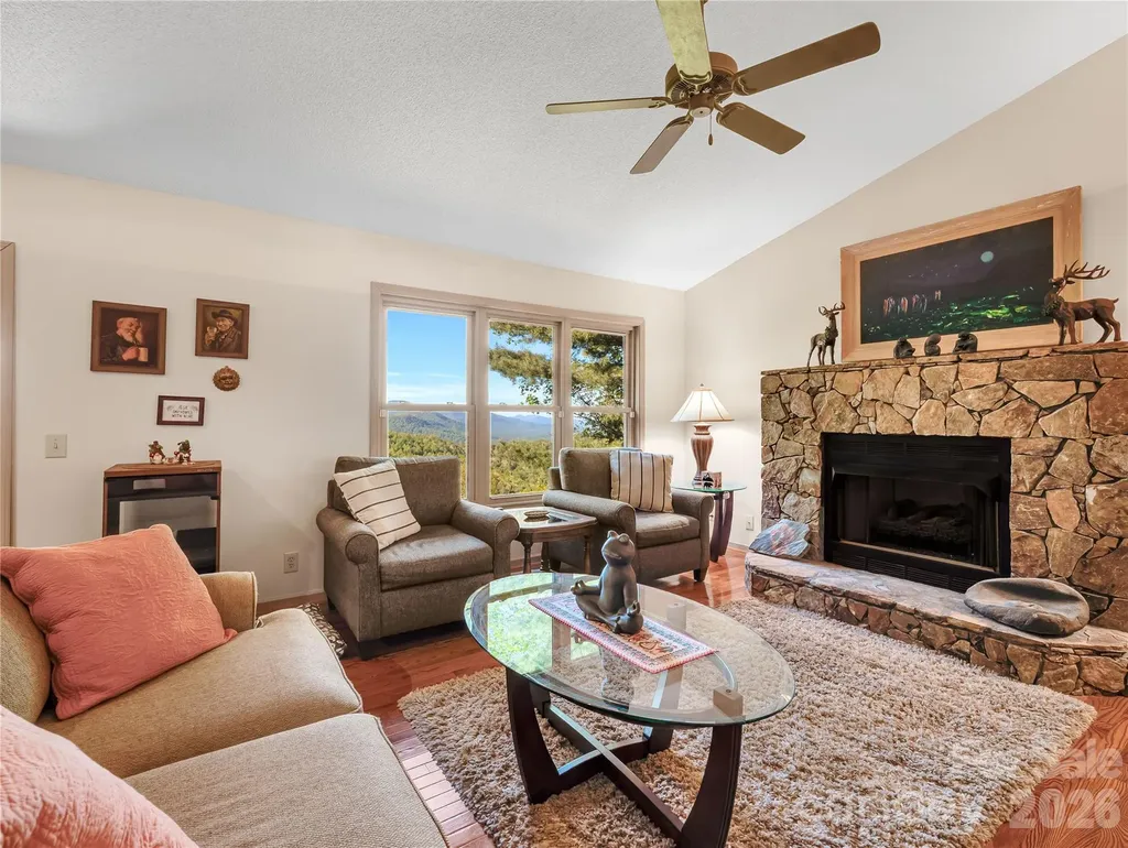 405 Glen Echo Circle Saluda NC 28773