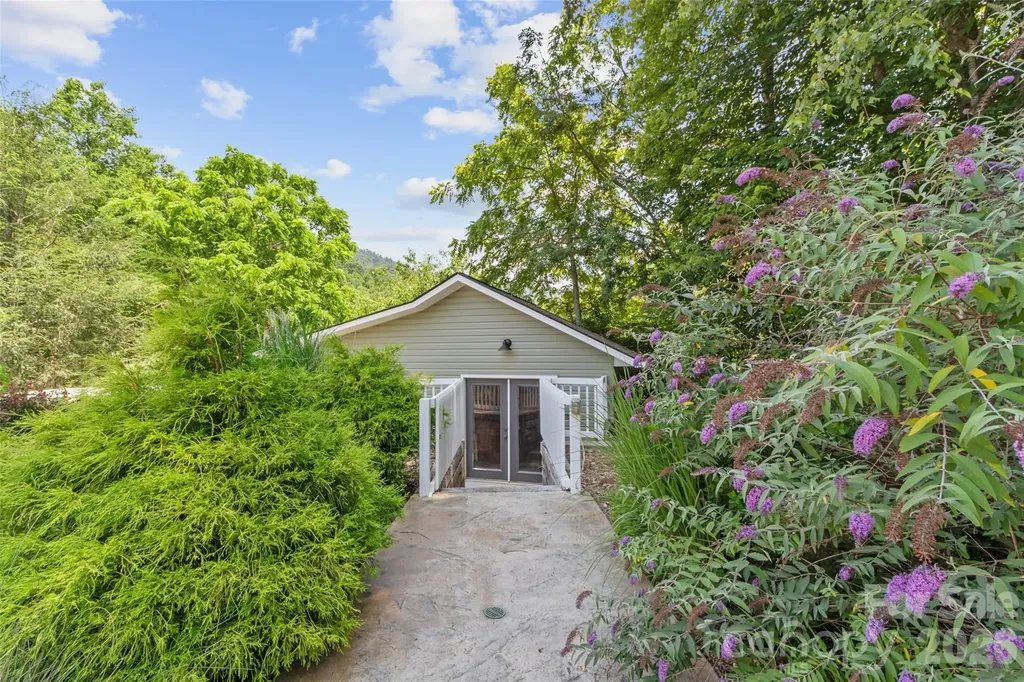 189 Poverty Branch Road Barnardsville NC 28709